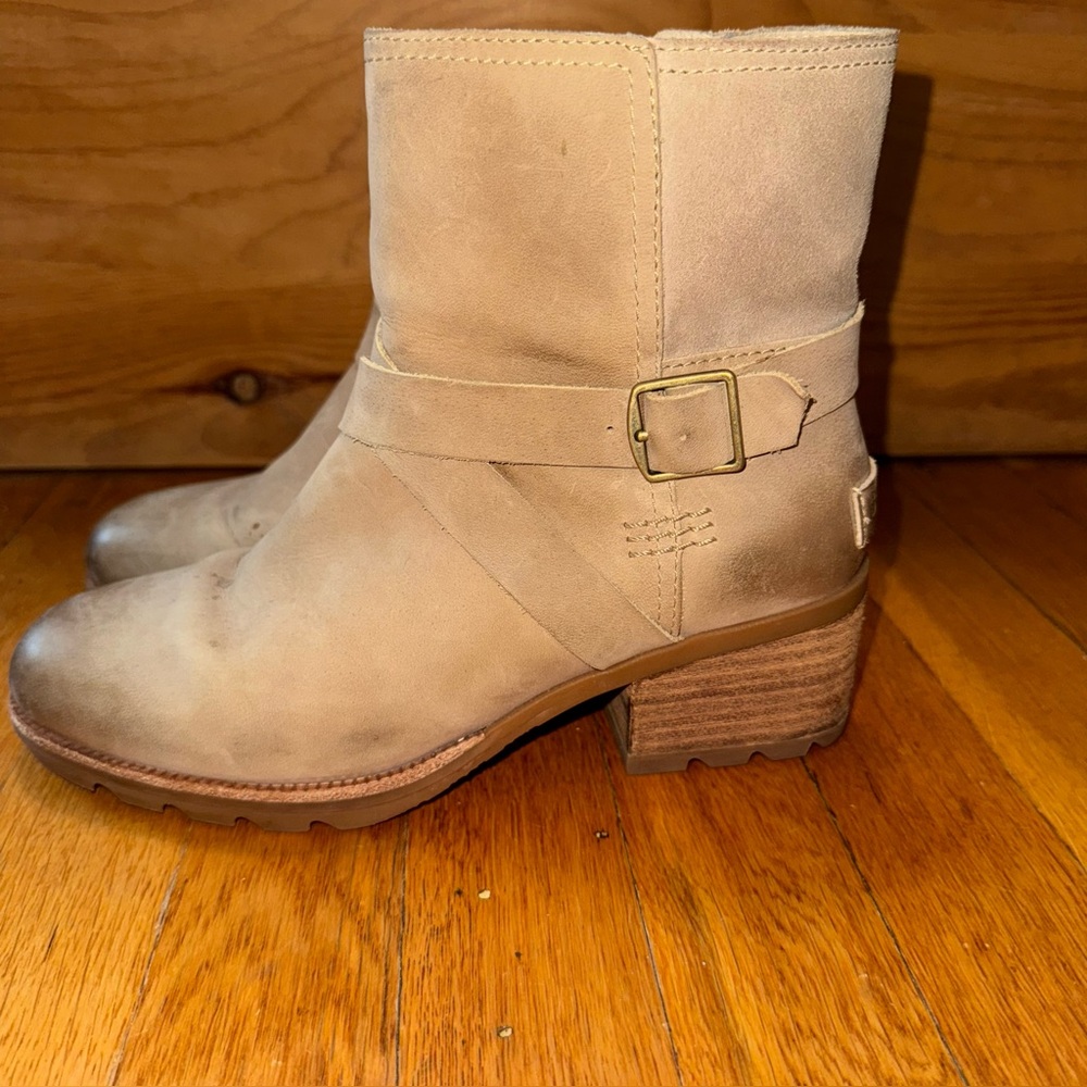 Sorel Cate Buckle Bootie Chunky Heel Zip Up Beige